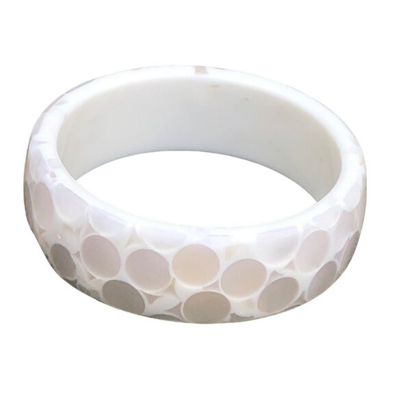 Chunky Vintage White Lucite Bangle Bracelet with Encased Mother of Pearl Polka D - Picture 2 of 7